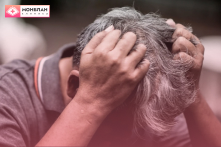 Мужчина схватился за голову Мужчина схватился за голову